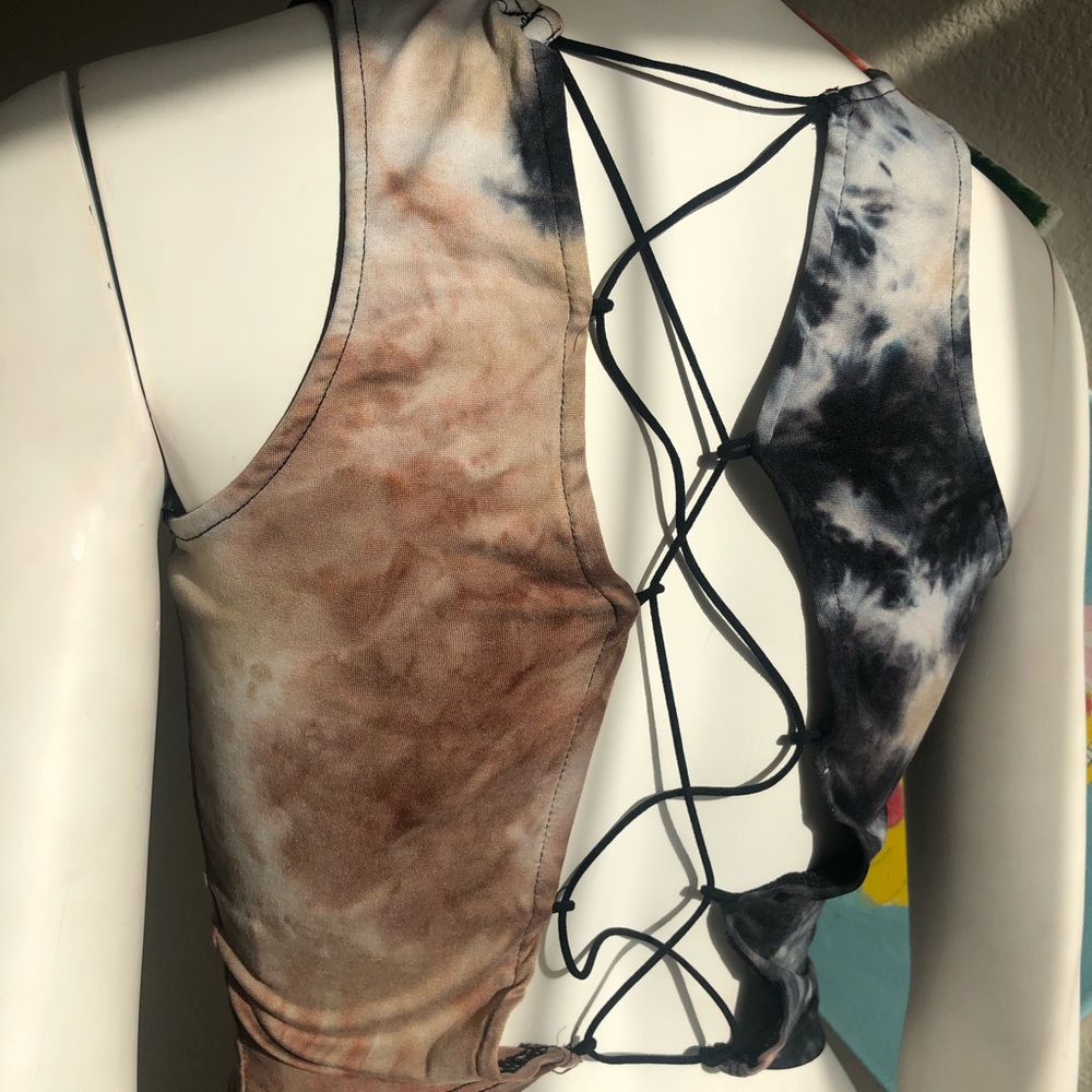 🤎🖤🤍BROWN, WHITE, & BLACK OPEN BACK SHIRT🤍🖤🤎